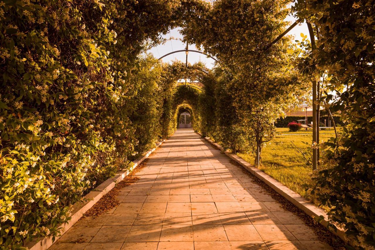 Tenuta Giardini Nuovi Novoli Exteriör bild