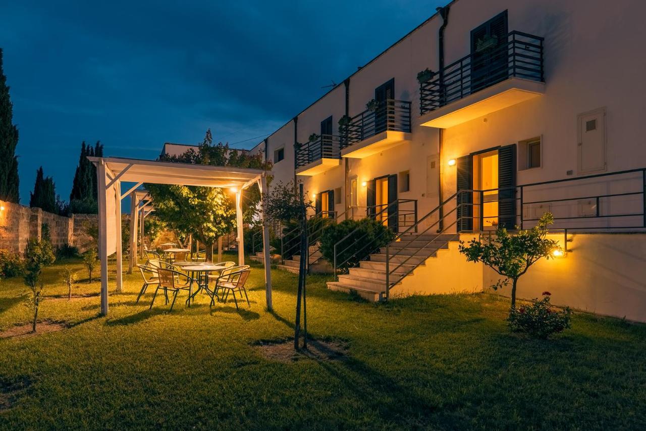 Tenuta Giardini Nuovi Novoli Exteriör bild